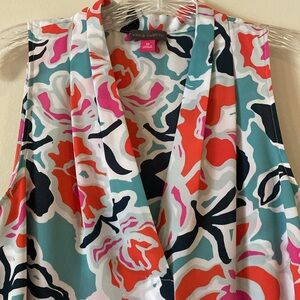 XS Vince Camuto light v-neck top